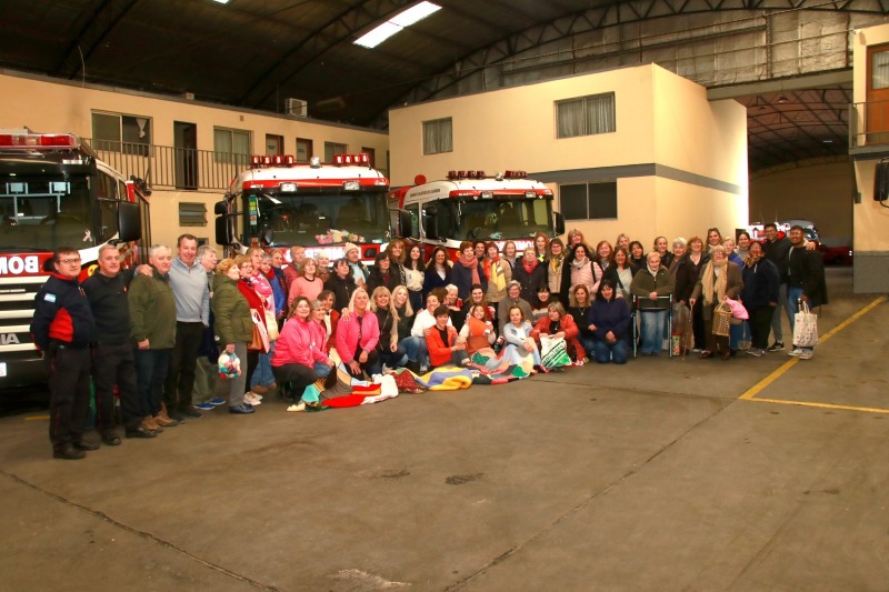 Gran convocatoria en la primera cruzada solidaria en Bomberos